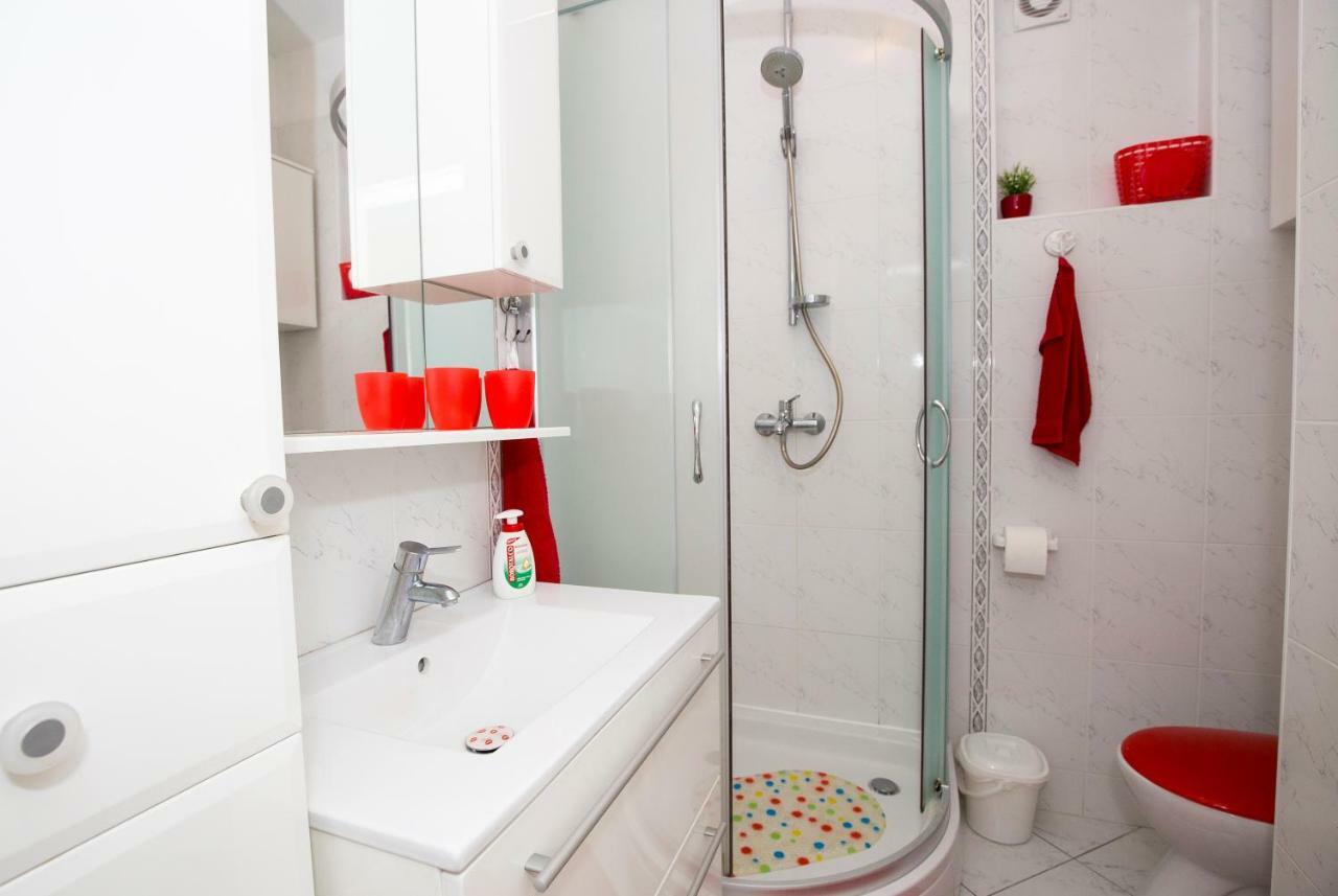 Apartments Viki Split Bagian luar foto