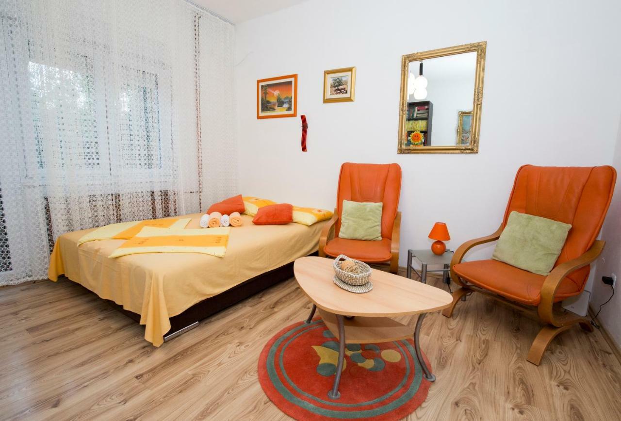 Apartments Viki Split Bagian luar foto