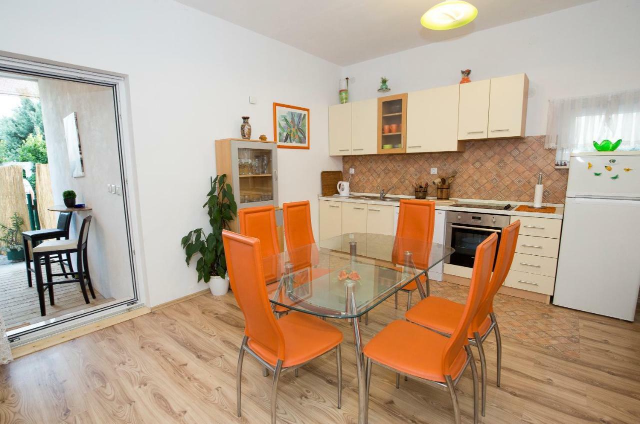 Apartments Viki Split Bagian luar foto