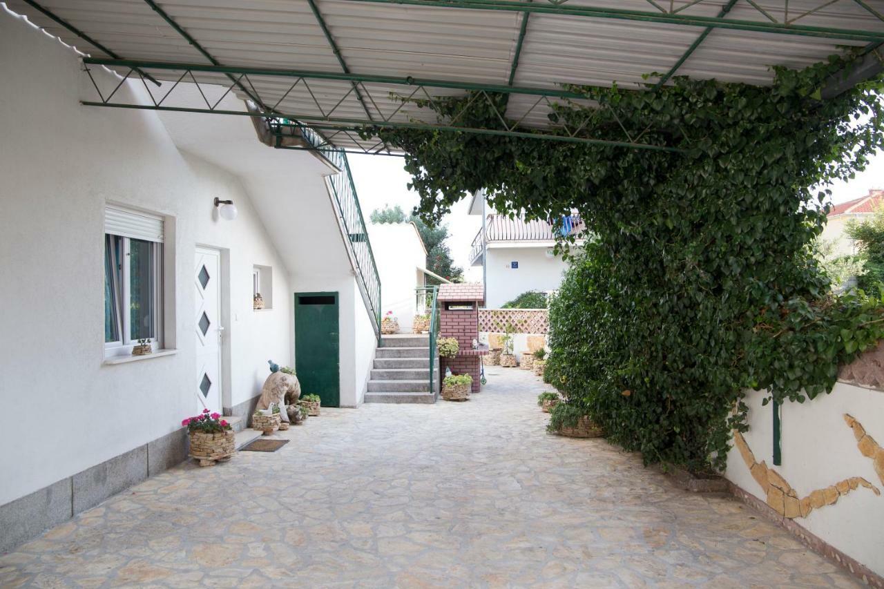 Apartments Viki Split Bagian luar foto